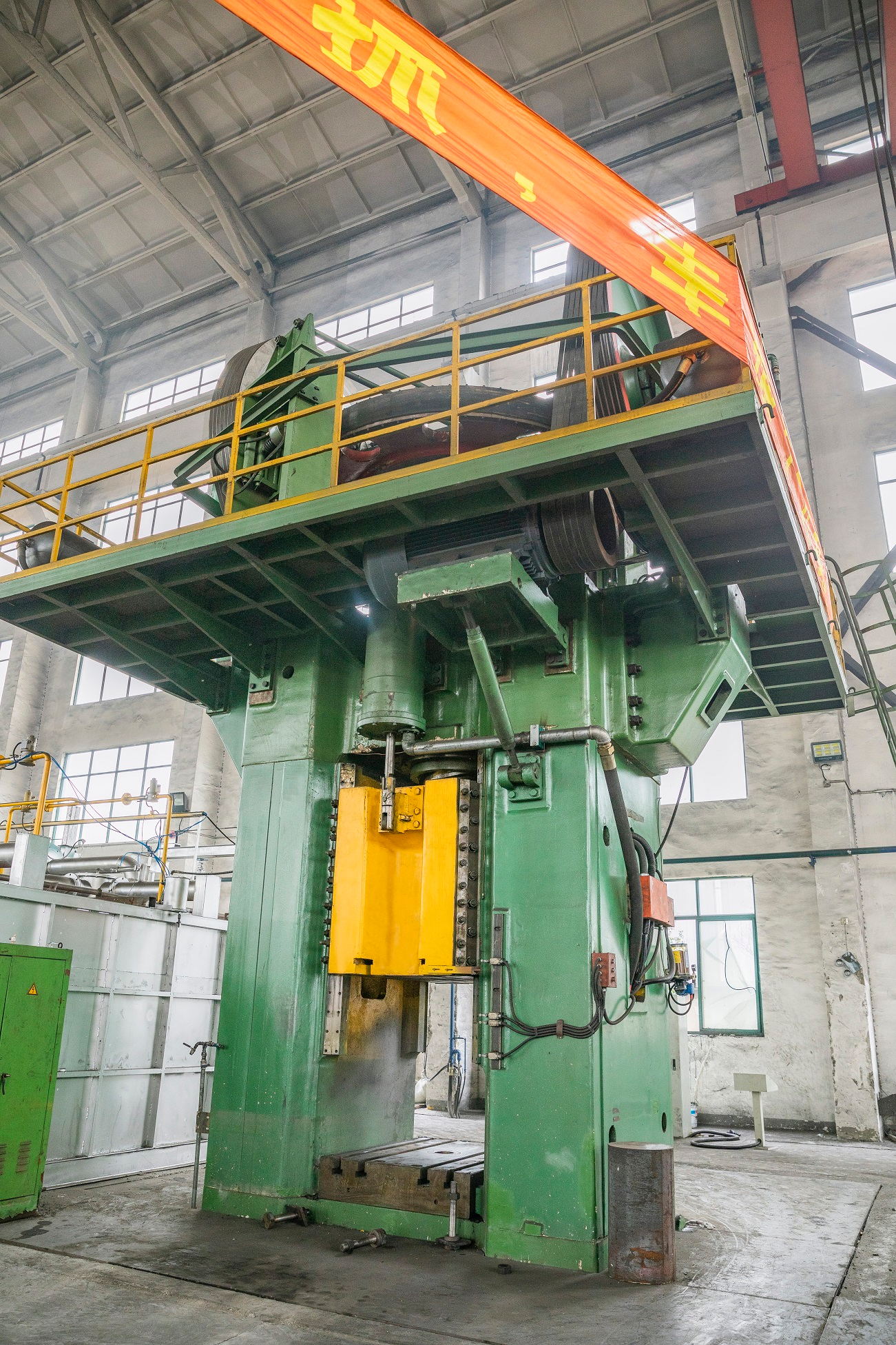 2500噸雙盤摩擦壓力機