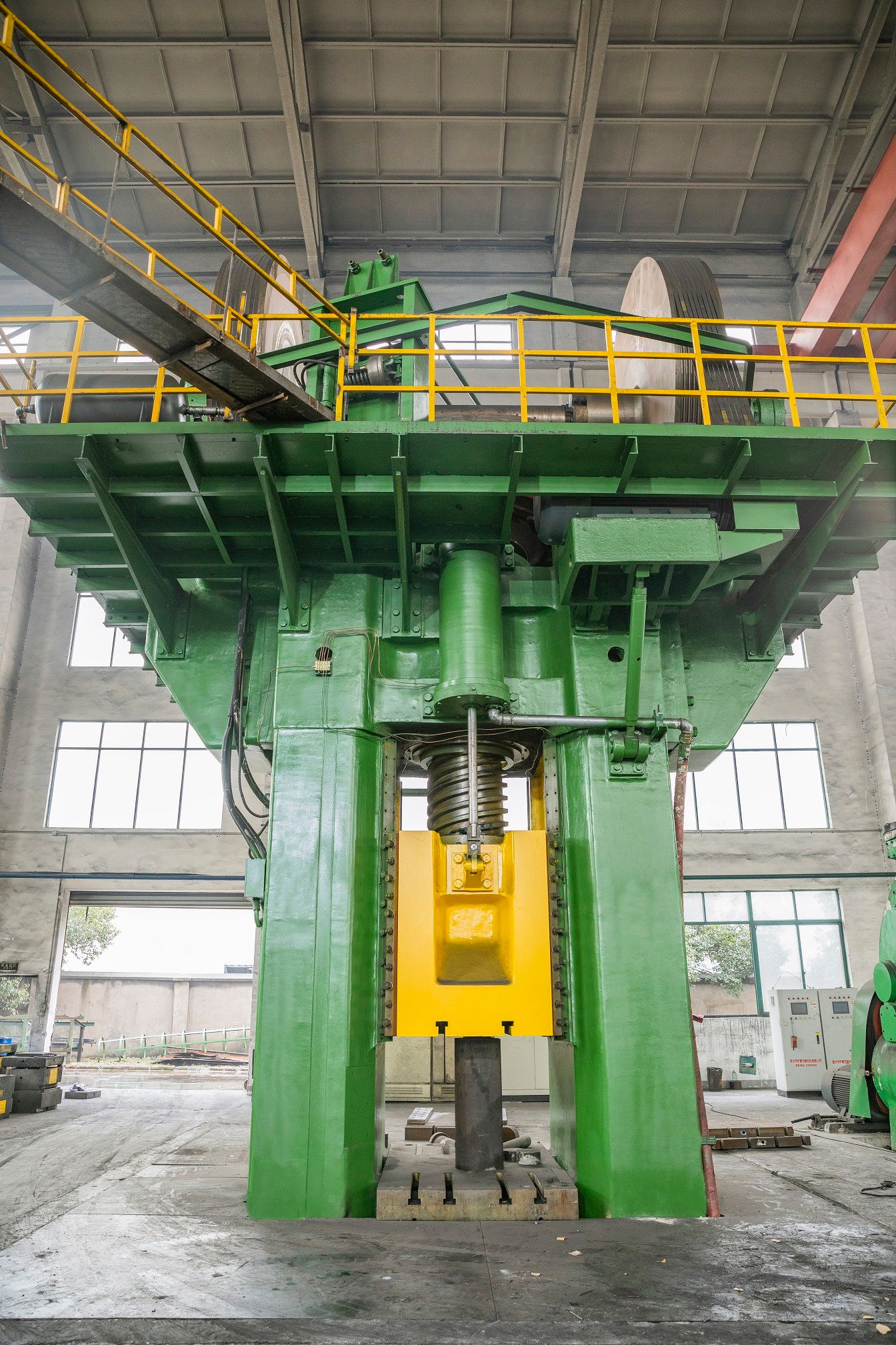 8000噸雙盤摩擦壓力機(jī)2